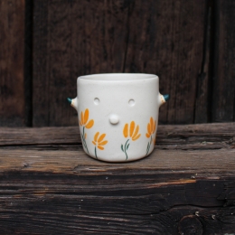 Gardien cornu fleurs oranges